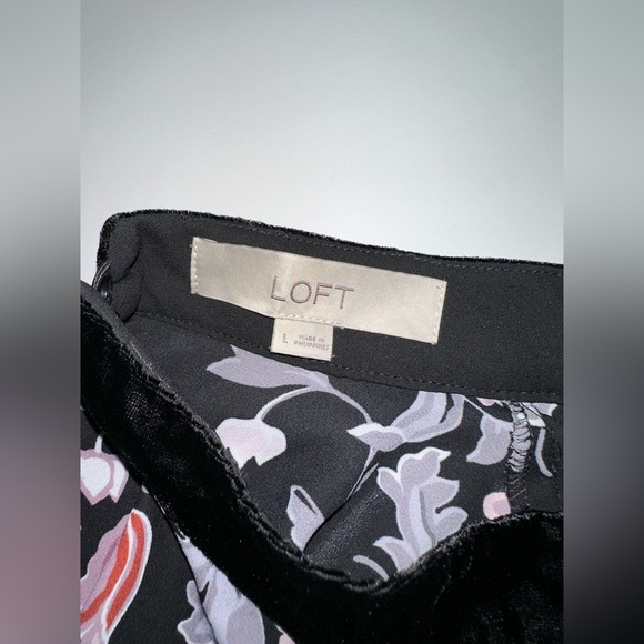 LOFT Size L Floral Blouse Velvet Neckline Bell Sleeve Eyelet Detail Tiered Hem - Picture 9 of 9